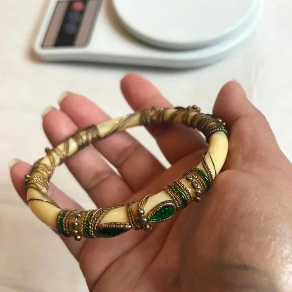 Beautiful green stone bracelet - Picture 2 of 4